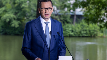A lengyel miniszterelnök vitára hívta Manfred Webert, ő azonban meghátrált