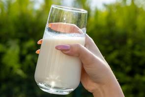 Ez történik a testeddel, ha nyers tejet iszol: meglepő a válasz