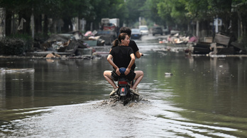 Sokan életüket vesztették és többen eltűntek az áradásokban Kínában