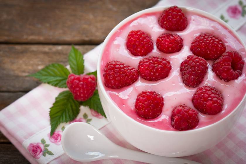 20 perces joghurtos málnakrémleves: kánikulában aranyat ér