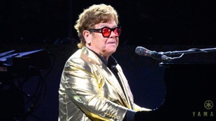 Elton Johnnak már egy hétköznapi séta is nehézséget okoz