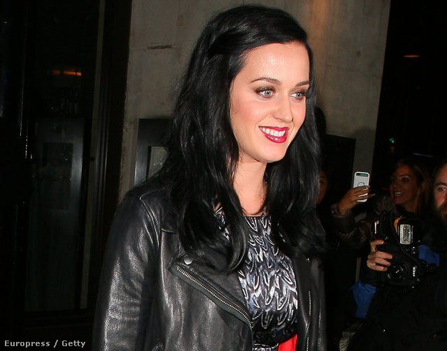Katy Perry új albumát promózza majd vacsora után Londonban