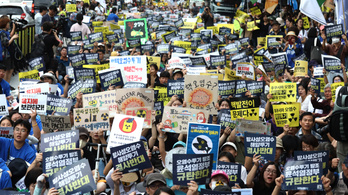 Dél-Koreában több százan tüntettek a fukusimai atomerőmű hűtővizének óceánba engedése ellen