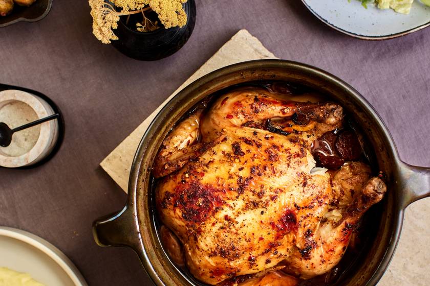 Szaftos és fűszeres piri-piri csirke: egészben sütve fejedelmi lakoma