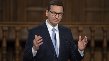 Migrációról szóló népszavazással pörgetné fel a támogatottságát a lengyel kormányzópárt