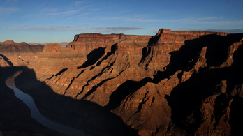 Lezuhant egy 13 éves fiú a Grand Canyon széléről, de túlélte