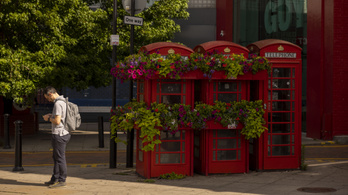 Egyre haszontalanabbá válnak az ikonikus piros telefonfülkék Nagy-Britanniában