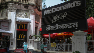 Nincs paradicsom a hamburgerhez a gyorsétteremláncoknál Indiában