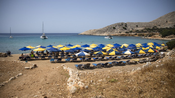 22 embert letartóztattak Görögországban, mert illegális strandokat hoztak létre
