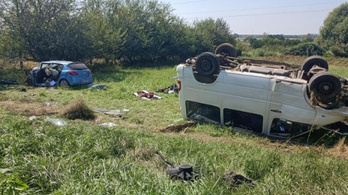 Embercsempész okozott balesetet Győr-Moson-Sopron vármegyében, egy másik úton halálos baleset történt