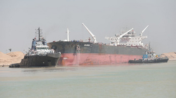 Két tartályhajó összeütközött a Szuezi-csatornában