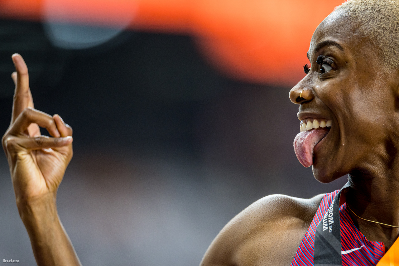 A női 400 m gáton ezüstérmes amerikai Shamier Little