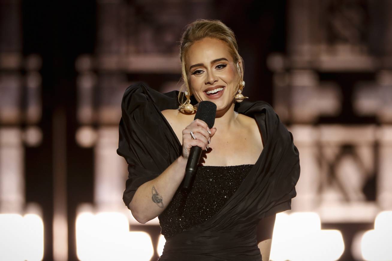 Adele biztonsági őr leszúrás a koncert alatt