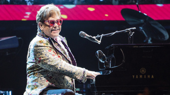 Kórházba került Elton John
