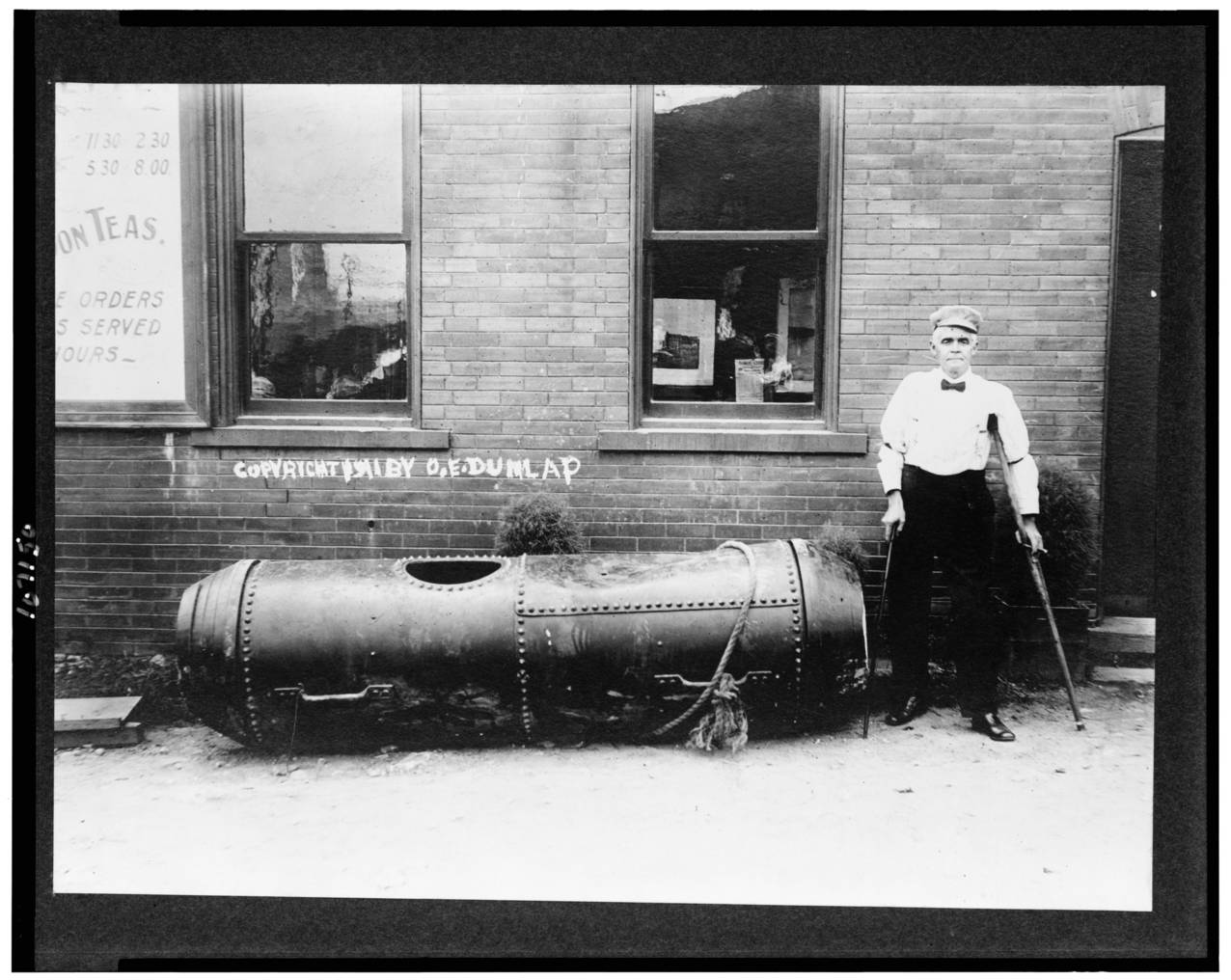 Bobby  Leach and his barrel LCCN93502920