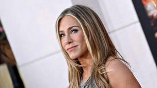 Jennifer Aniston a családját okolja, amiért nem sikeres a párkapcsolatban