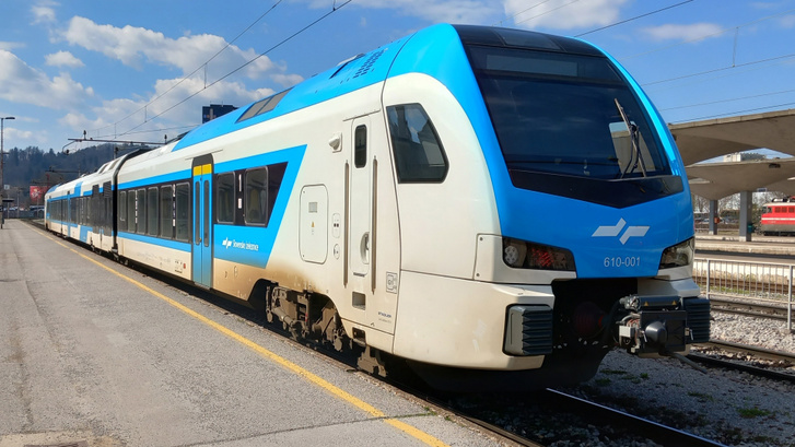 A szlovén vasútnak dízel Flirtből is van 21 darab
