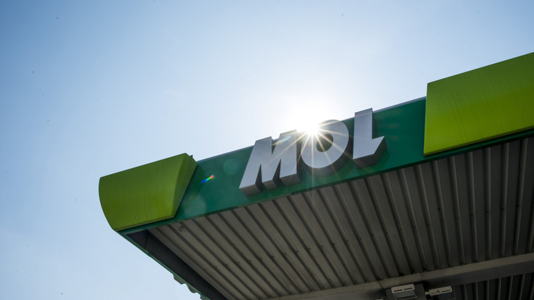 Az átlagárak ötszörösét fizeti a Mol az üzemanyag szállításáért, Nagy Márton havi jelentést kér