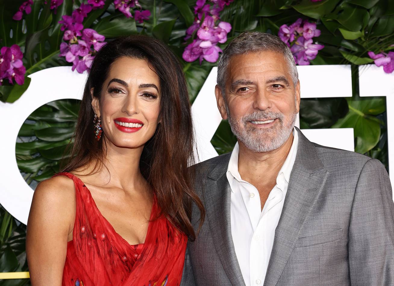 Amal Clooney smaragzöld estélyiben randizott a férjével: Velencében fényképezték le őket