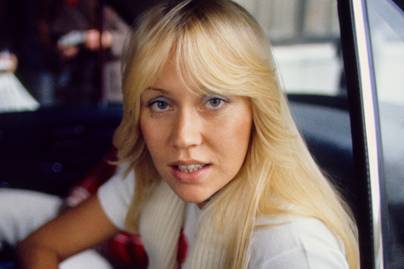 Az ABBA szőke Agnethája gyönyörű friss fotóin: a 73 éves énekesnő ismét a zenének él