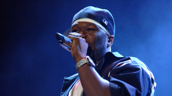Őrjöngeni kezdett a koncertjén 50 Cent, súlyosan megsérült egy néző