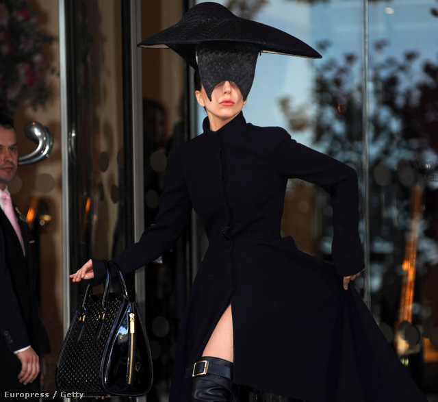 Lady Gaga Londonban október 30-án
