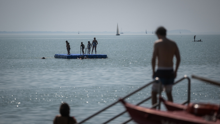 Felmérés a magyar strandokon: hat helyen kifogásolható volt a vízminőség