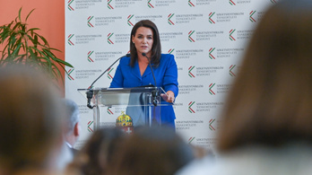 Novák Katalin: Meg kell teremteni a tanárok számára a polgári élet anyagi feltételeit