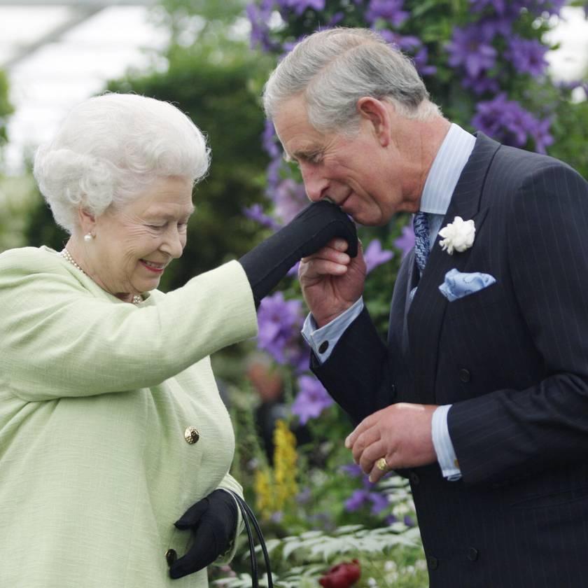 Károly király sosem látott képpel emlékezett meg Erzsébet királynőről: ma van a halálának első évfordulója