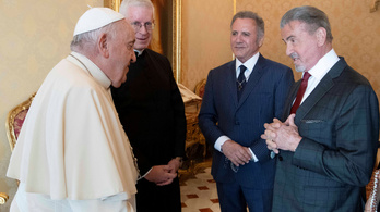Sylvester Stallone kihívta bokszolni Ferenc pápát