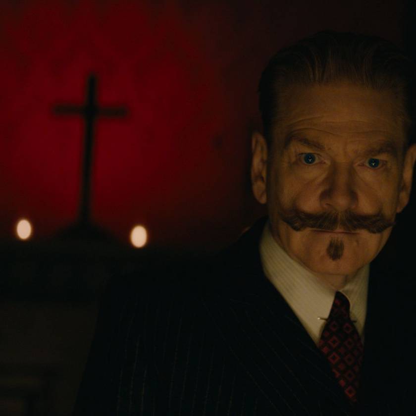 Vajon megéri a mozijegyet a horrorhős Poirot? Így sikerült a Szeánsz Velencében
