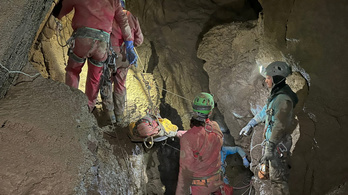 Elképesztő napokon vannak túl a magyar barlangászok, célegyenesben a mentőakció