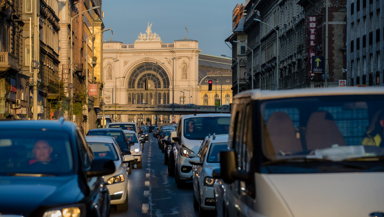 Parkolás: másfél milliós kedvezményt kapnak a budapesti autósok?