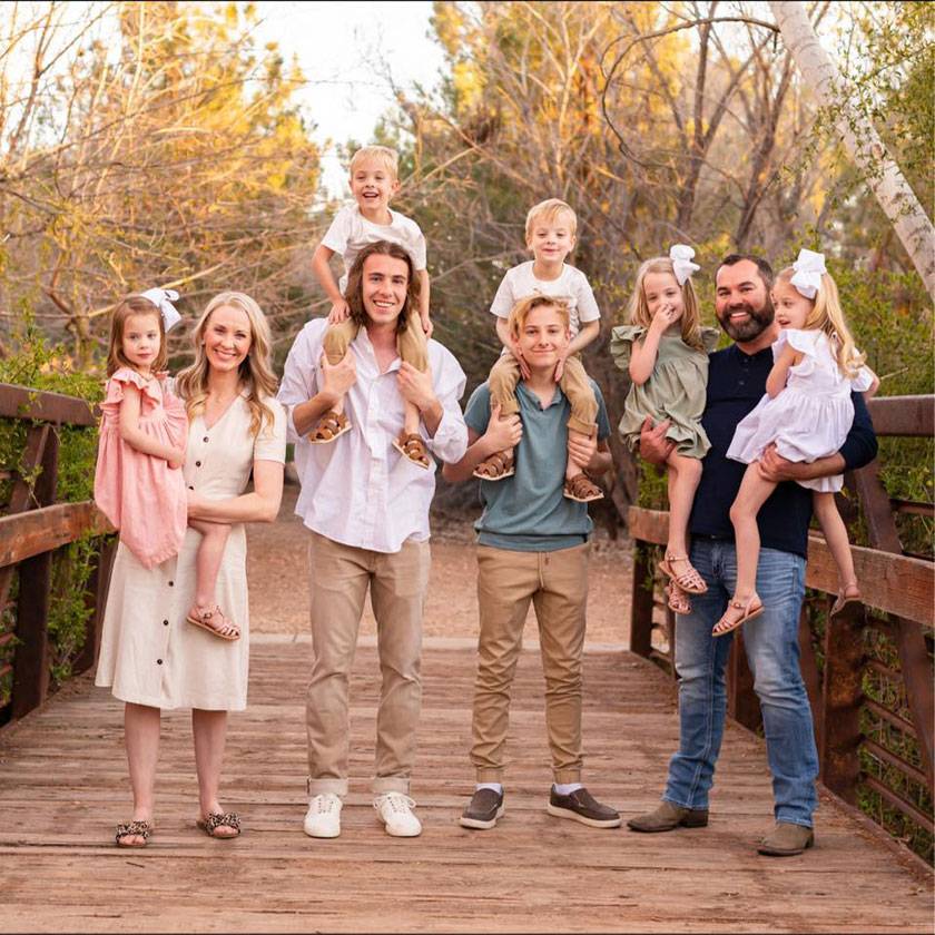 5 évig hiába próbált teherbe esni, ötös ikrei születtek: ma 7 gyereket nevel a Scott család