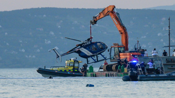 Kiderült, mi okozhatta a Balatonba zuhant rendőrségi helikopter balesetét