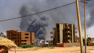 Kiújultak a harcok, lángokban áll Szudán fővárosa