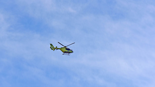 Dráma a futballpályán: mentőhelikopter vitte el a gólszerzőt