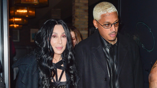 Cher újra összejött 40 évvel fiatalabb exével