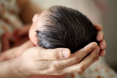 26 ujjal született az indiai csecsemő: a szülei egy hindu istennő reinkarnációjának hiszik