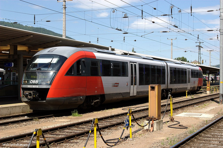 Az ÖBB 2003 és 2008 között hatvan darab, dízel, Desiro motorvonatot vásárolt a mellékvonalakra