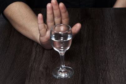 11 tünet, ami alkoholelvonás miatt jelentkezhet: így lehet biztonságosan abbahagyni az ivást