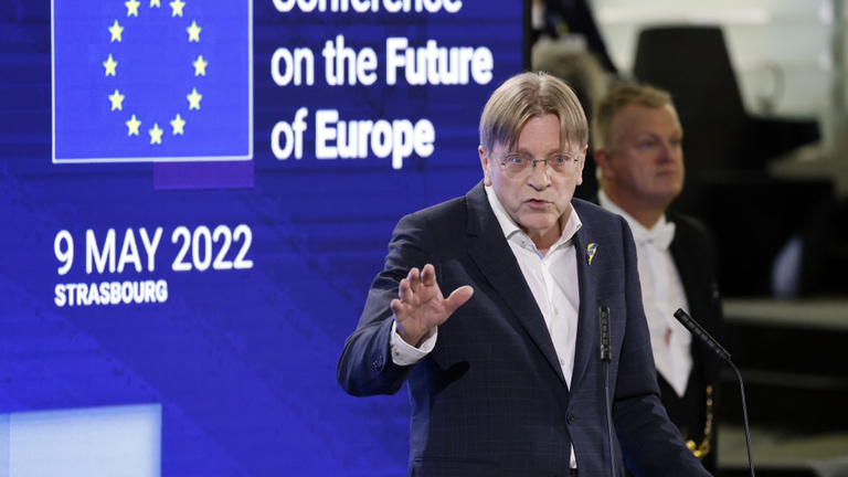Guy Verhofstadt teljesen kiakadt Orbán Viktorra, megkongatta a vészharangot