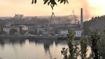 Ukrajna lecsapott: füstbe borult Szevasztopolban az orosz hadiflotta főhadiszállása