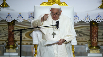 Ferenc pápa szerint a migrációt humánusan kell kezelni