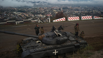 Több száz fegyvert szolgáltattak vissza a hegyi-karabahi örmények