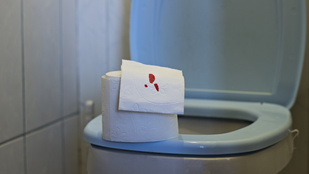 Meglepő leleplezés a TikTokon: óvakodjon a piros pöttyös vécépapírok használatától