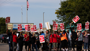 Kilencedik napja sztrájkolnak az autóipari dolgozók Amerikában