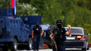 Legalább négy ember meghalt a koszovói lövöldözésekben