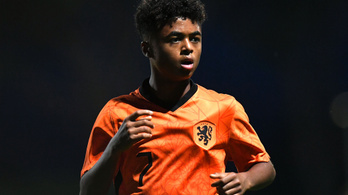 A Bajnokok Ligája-győztes futballista 16 éves fia aláírt a Barcelonához