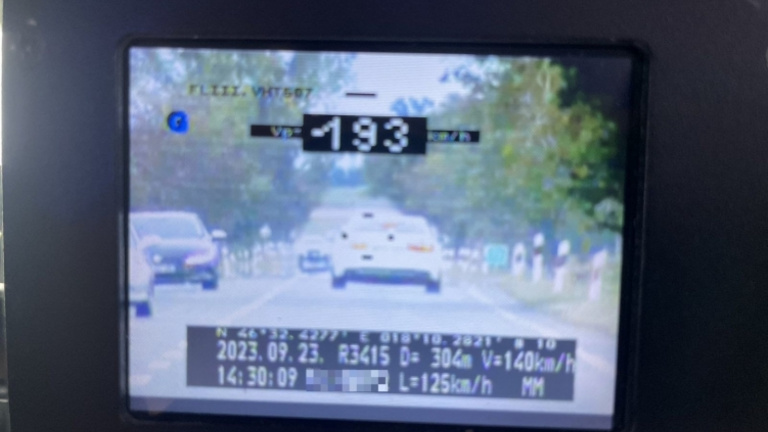 193 km/h-val száguldozott egy autós a magyar utakon